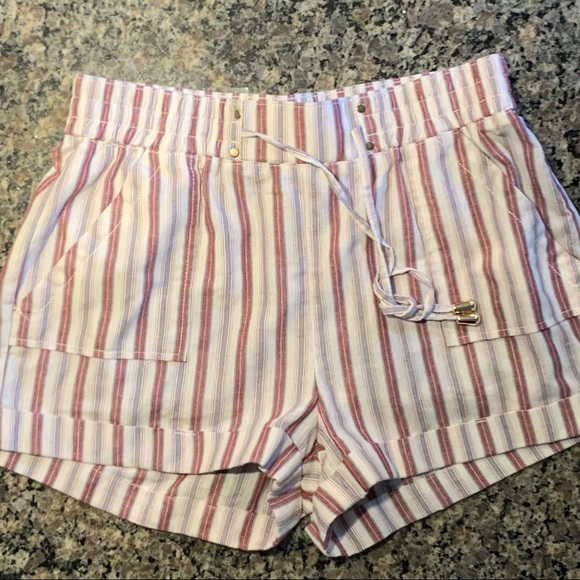 Striped Linen-Style Shorts - Picture 5 of 7